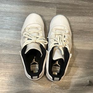 Jordan low 11 legend blue wore less than a hand full of times don’t use anymore
